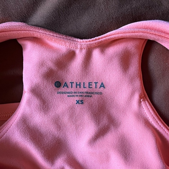Athleta crop top with built in bra- size XS - Picture 3 of 4